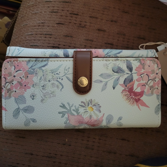 Fiorelli Floral Wallet - NWT - Picture 2 of 3